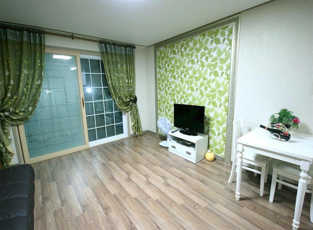 Ever Green Pension Geoje Exterior photo